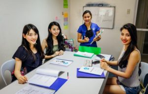 週末の無料グループレッスン「ディベートクラス」のご紹介